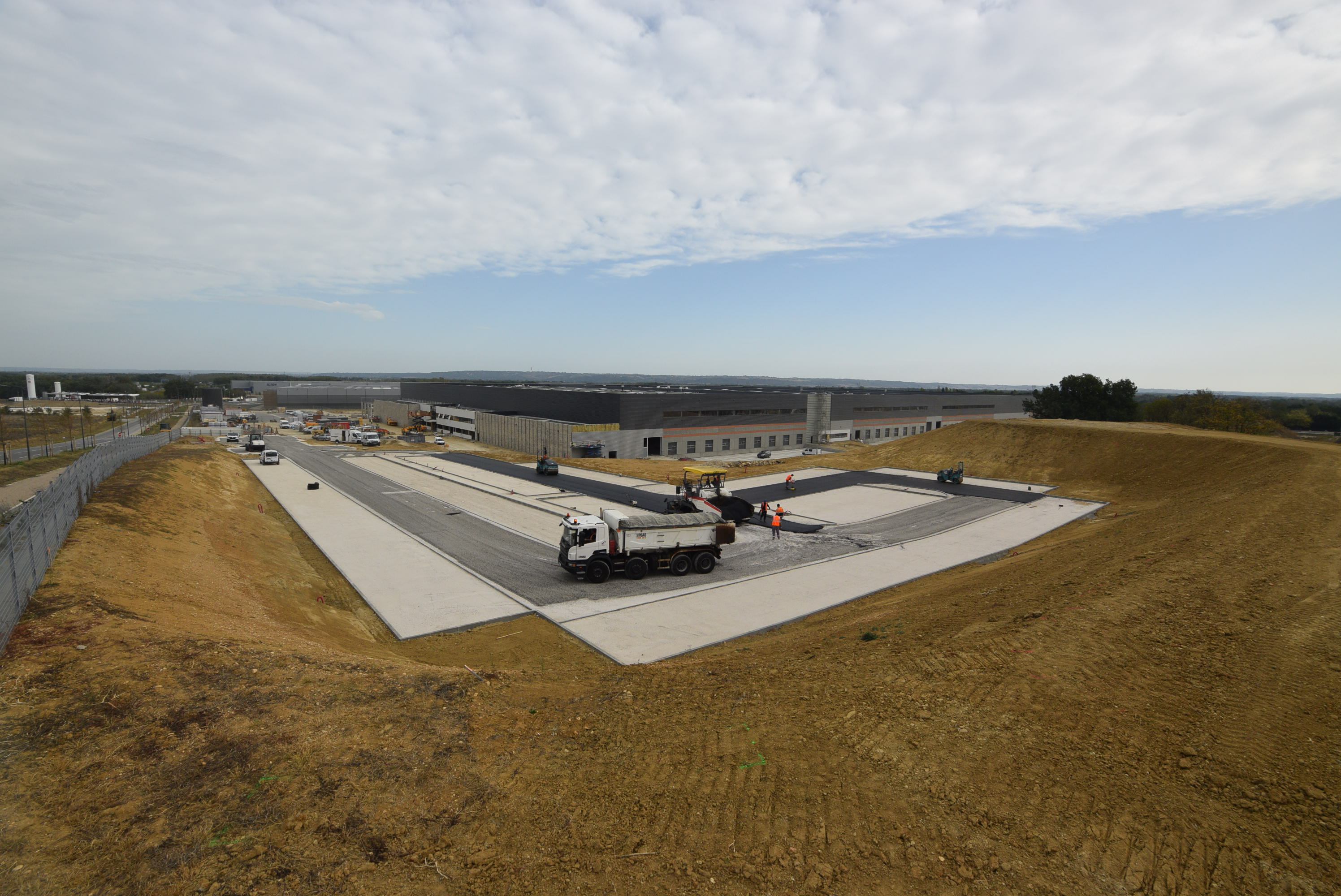 14 octobre – Début de la pose des racks en cellule 1