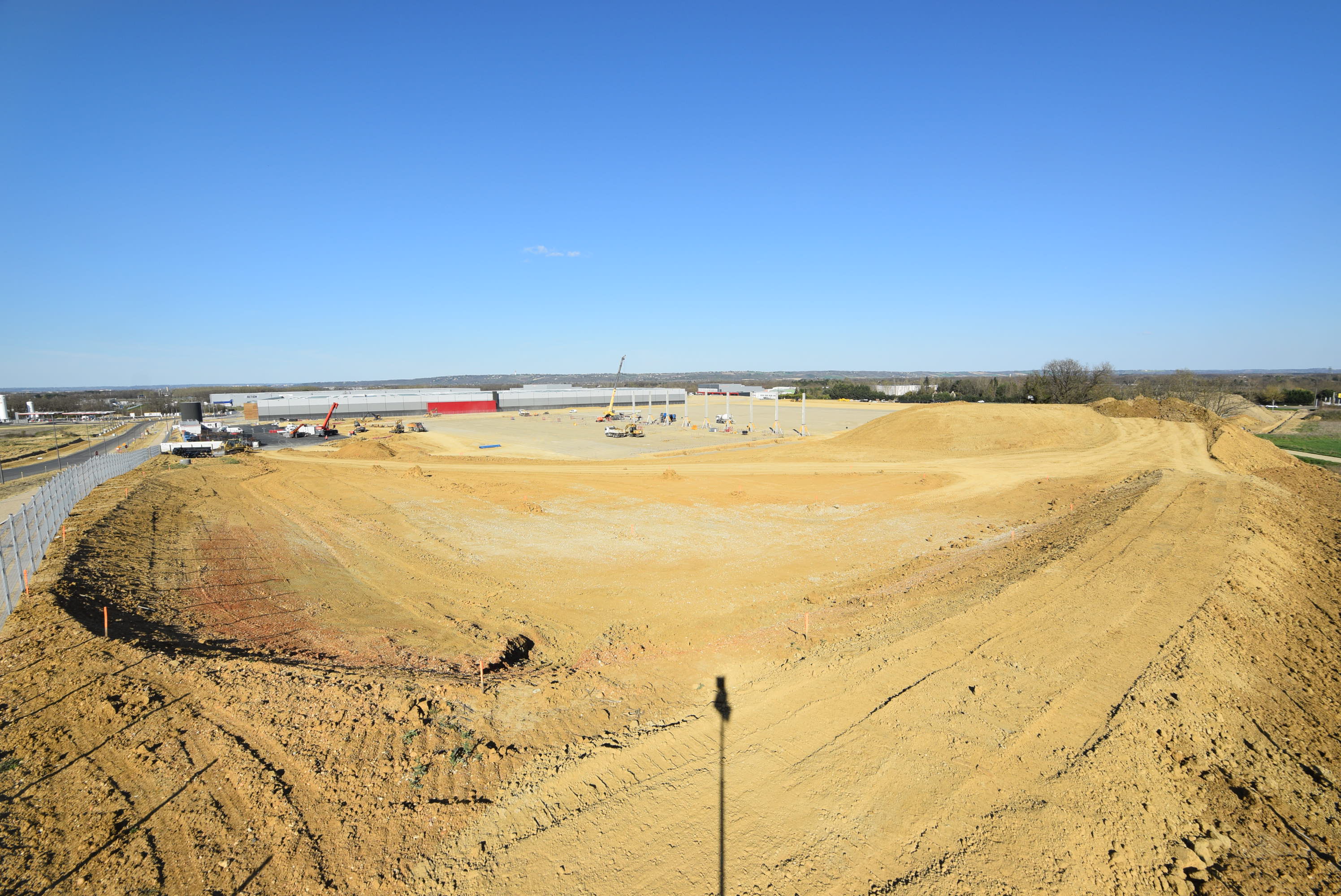 20 mars – Pose des premiers poteaux