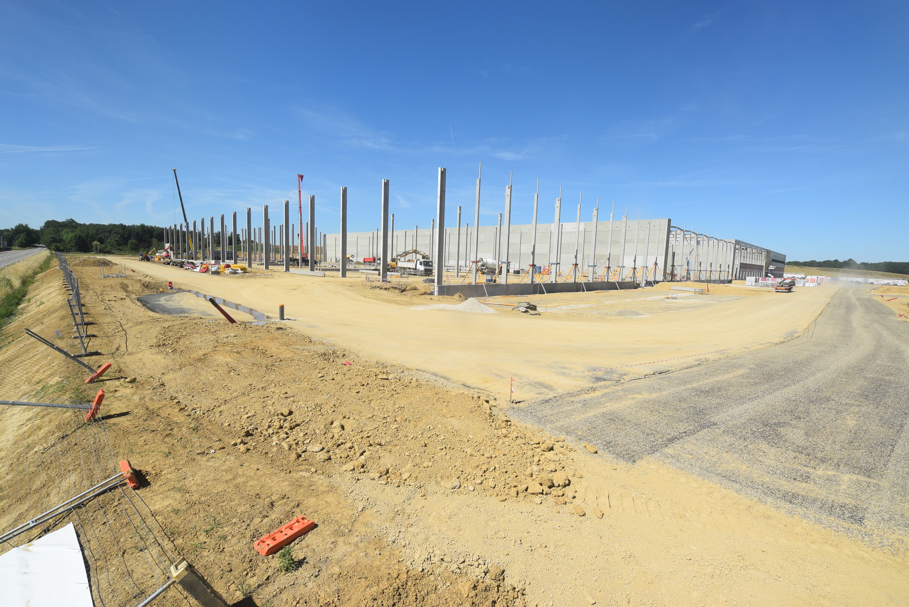 17 juin – Pose du dernier mur coupe-feu pignon Est