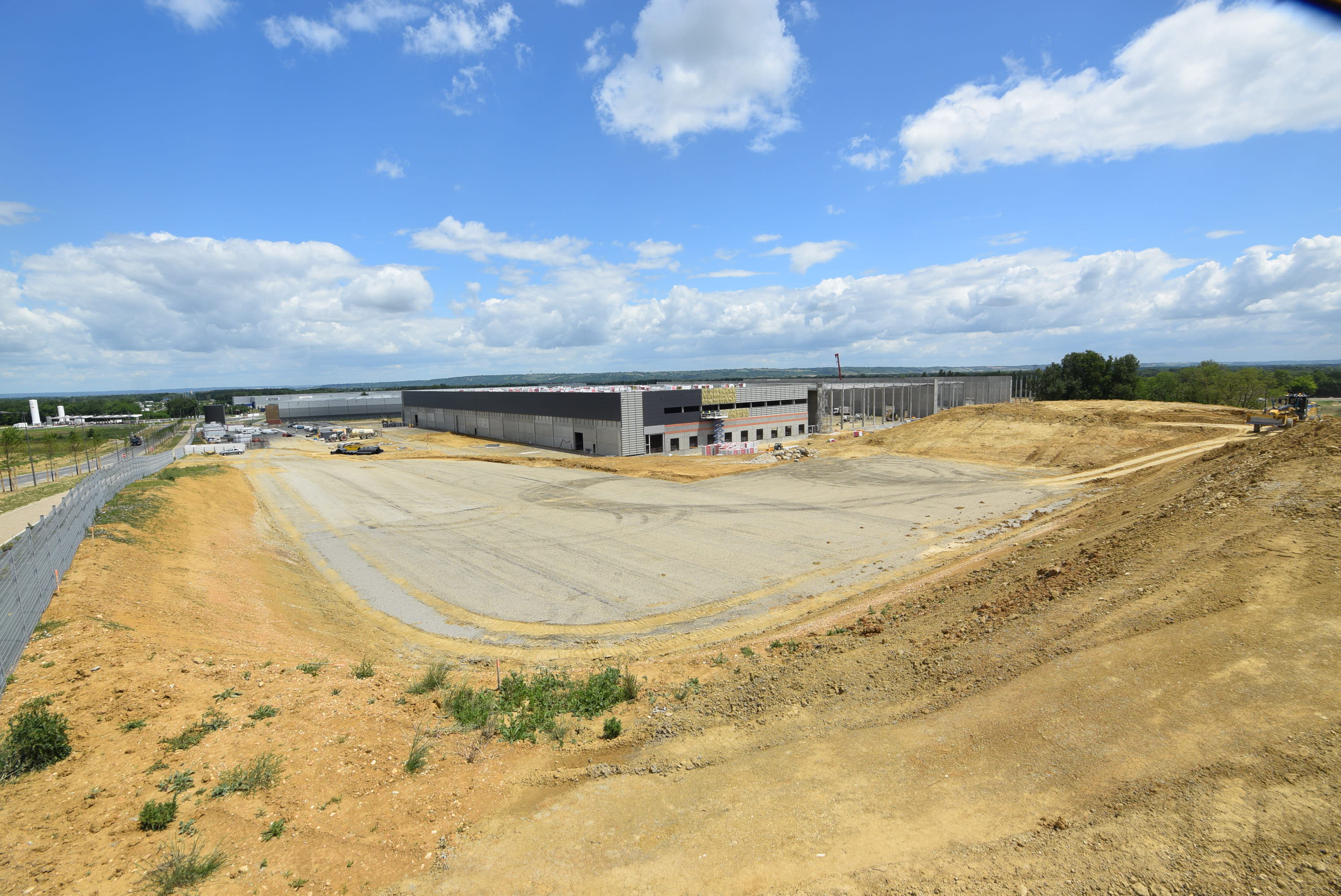 29 mai – Pose isolants et bardages sur façade sud cellule 1