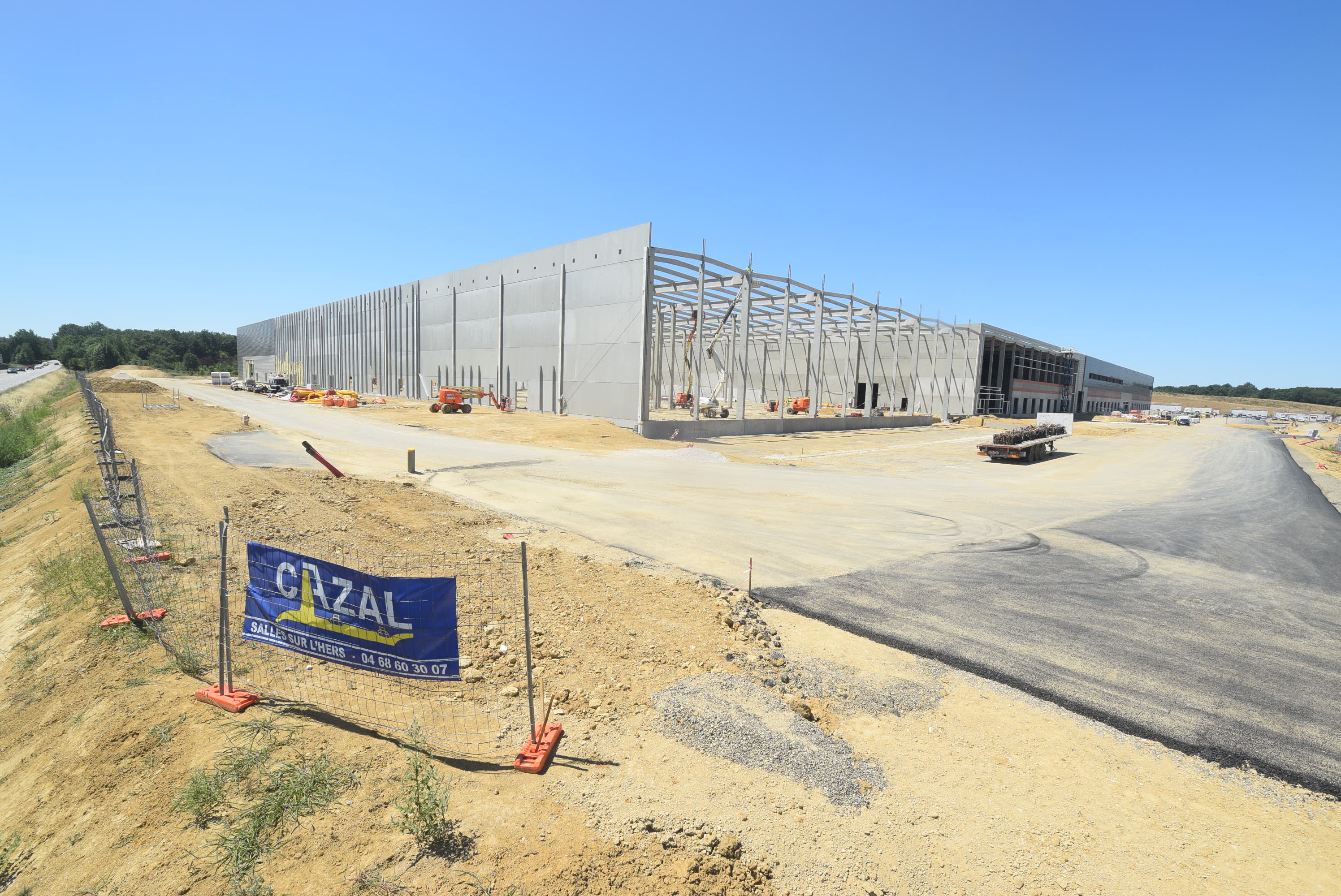 15 juillet – Début des bardages du mur façade Est