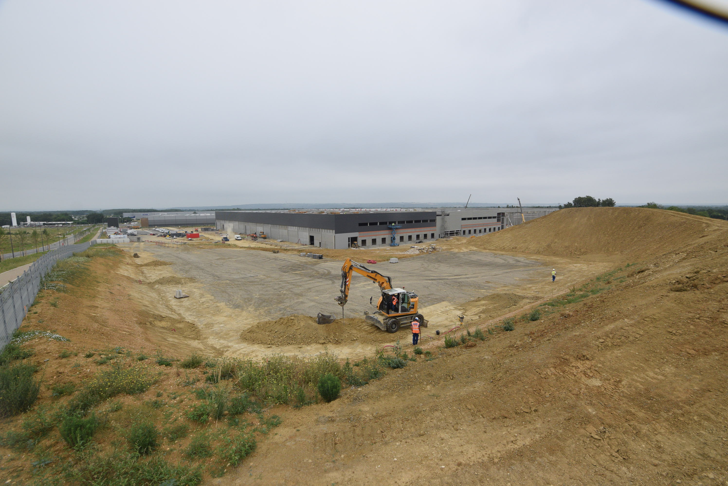 1er juillet – Fondations des locaux annexes : bureaux, local de charge