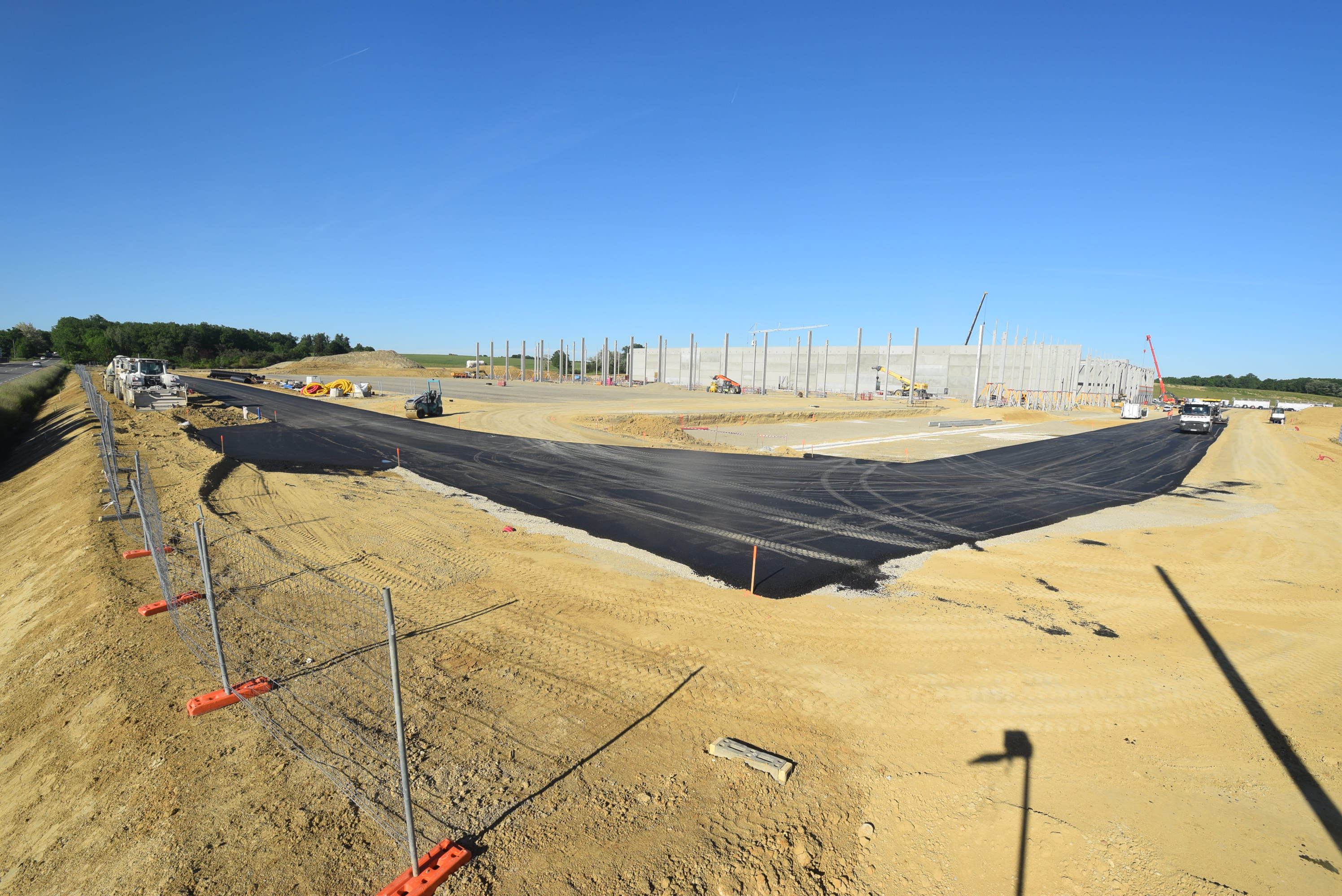 13 mai – Pose de l’enrobé sur la voirie périphérique